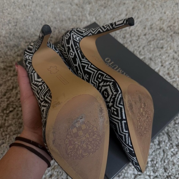 Vince Camuto✨🖤🤍Black and White Patterned Heels - Picture 4 of 5